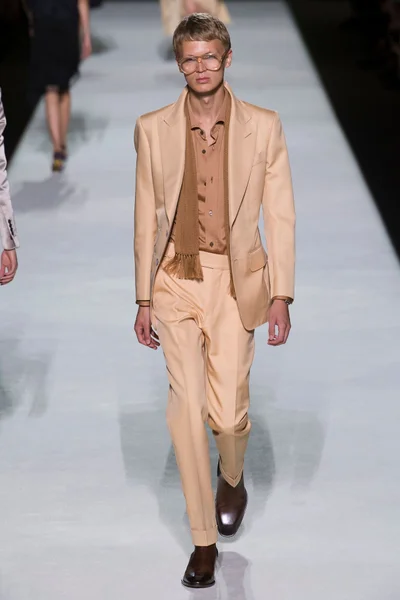 Look 38